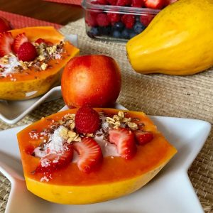 receita-papaya-frutas-vermelhas-iogurte-granola